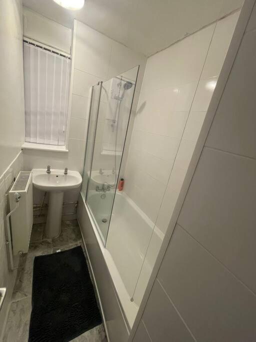 New! Xtra Large 4 Bedroom Up To 12 Guests Apartament *