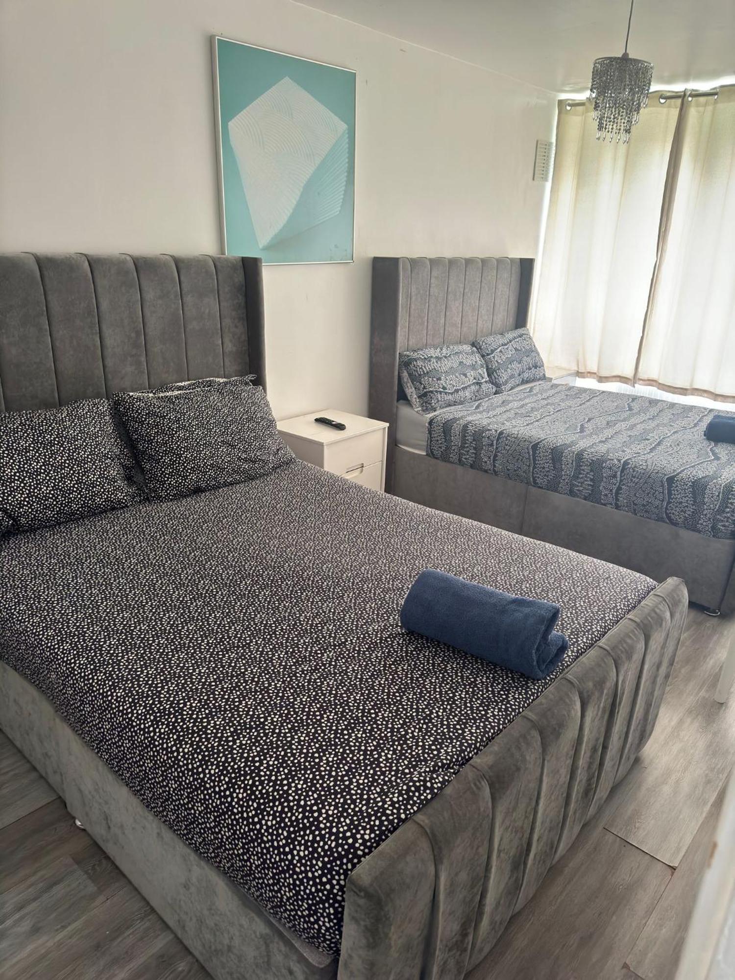 New! Xtra Large 4 Bedroom Up To 12 Guests Apartament *